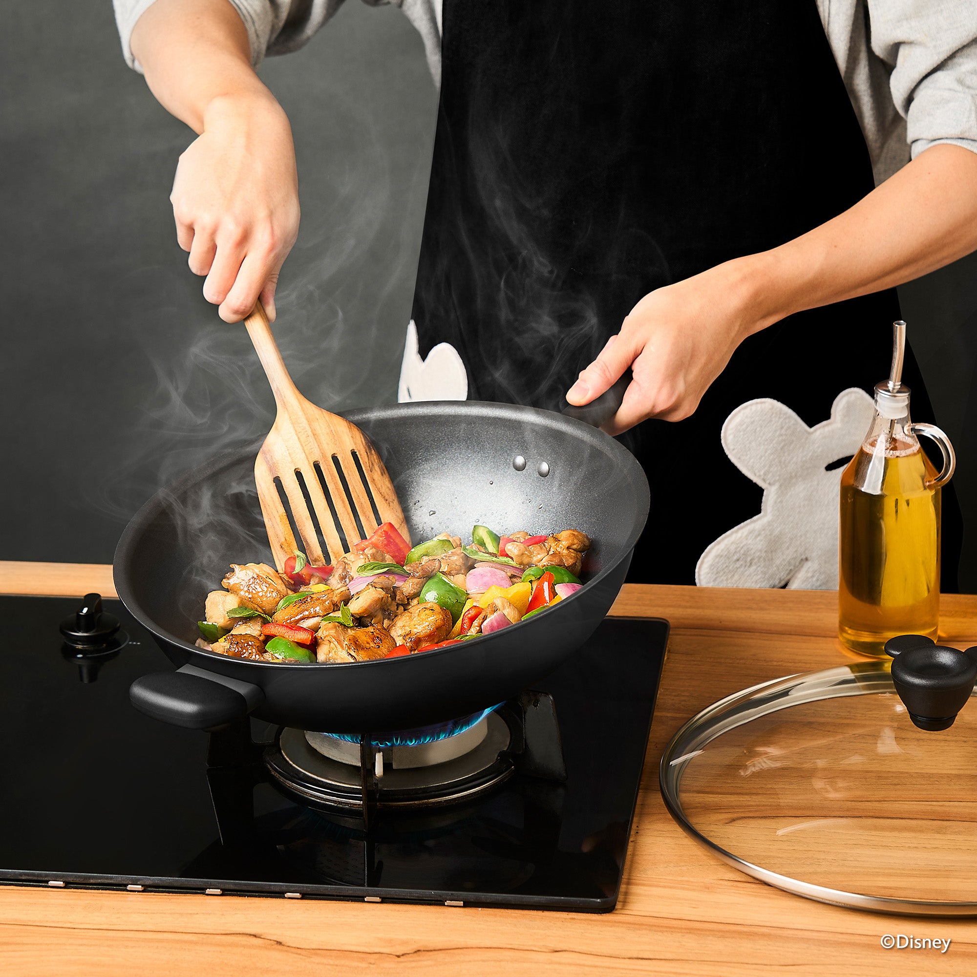 Nonstick 32cm Covered Stirfry with Helping Handle